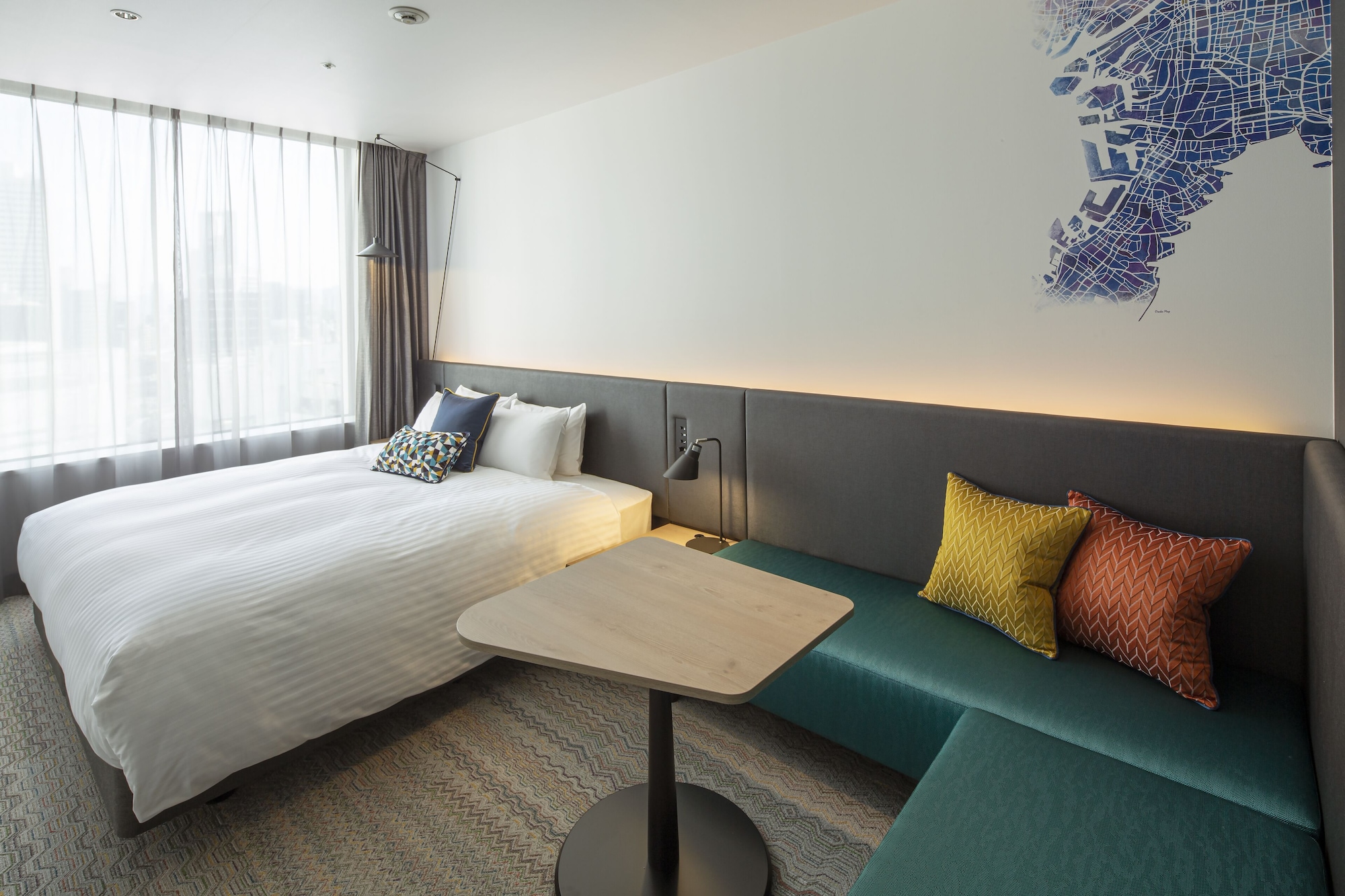 DELUXE, DOUBLE BED, SMOKING