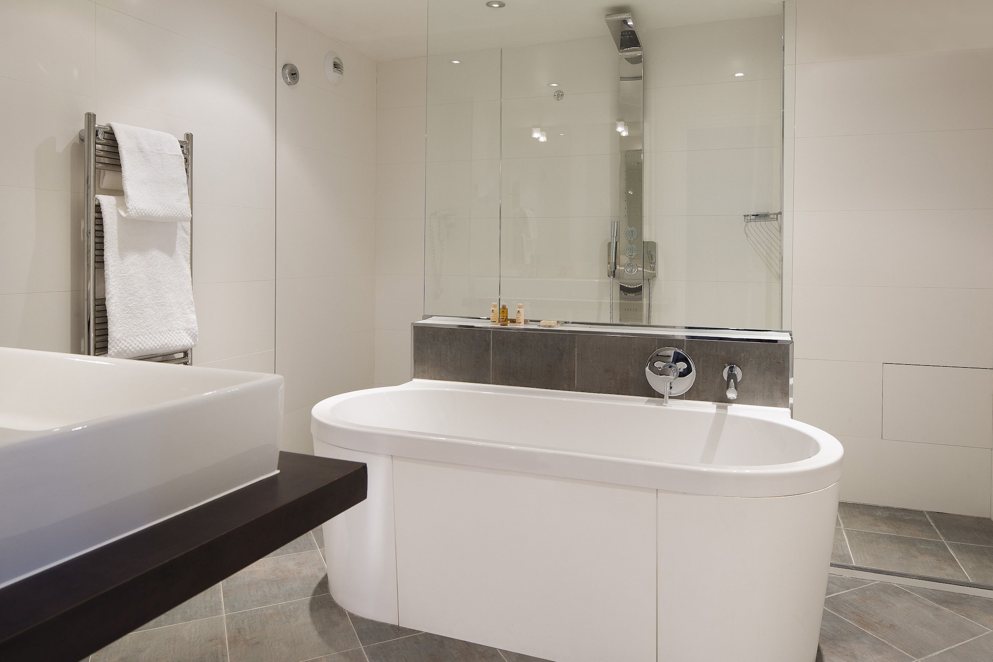 SUITE, KING BED, SOFA