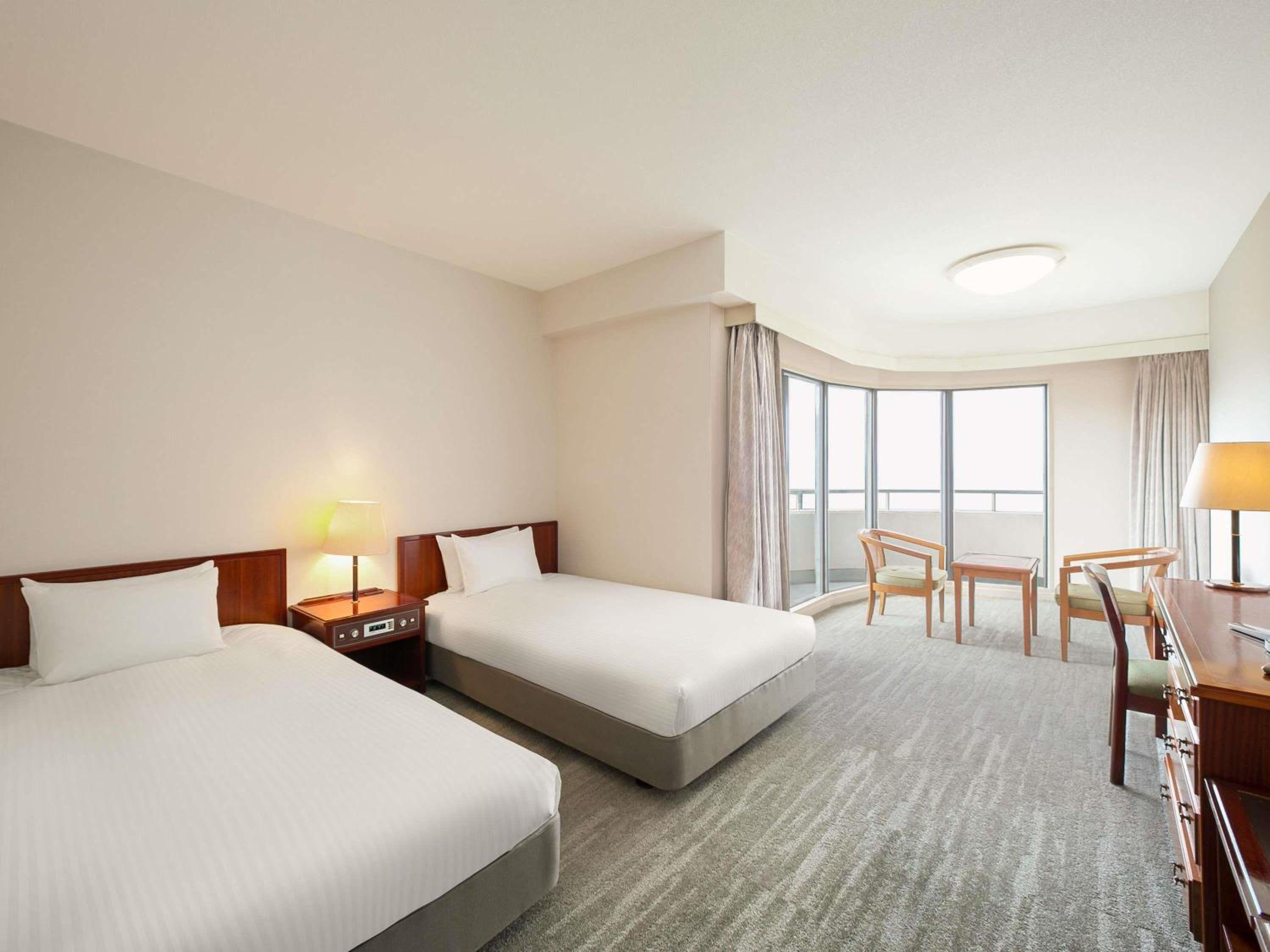 غرفة كلاسيكية ركنية بسريرين منفصلين بإطلالة على البحر، Grand Mercure Awaji Island Resort & Spa 2/2
