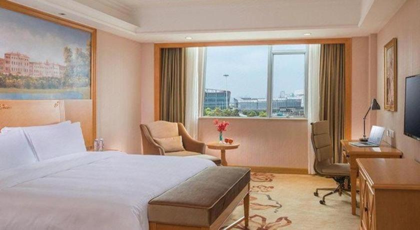 Vienna International Hotel (Shenzhen North Railway Station) 21/54