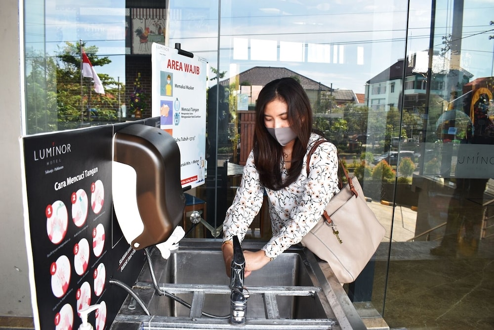 Luminor Hotel Airport Sidoarjo By WH, Best Choice and Strategic Location with a Rooftop area in Town 30/38