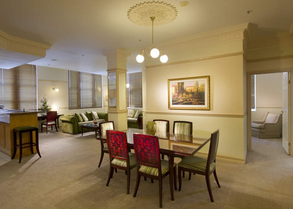 Royal Albert Hotel 60/75