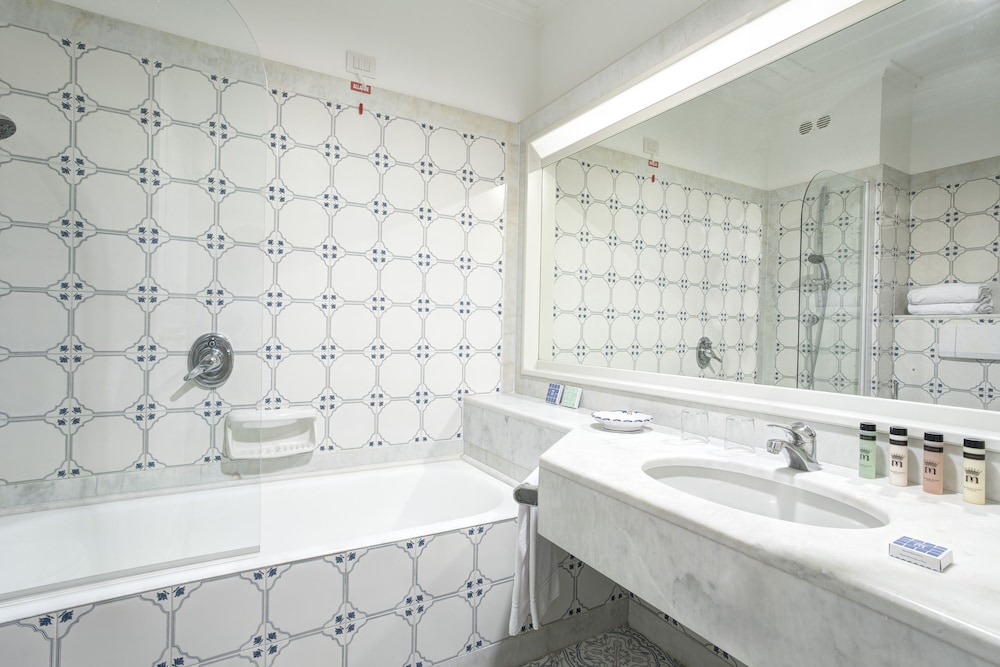 Deluxe, Double or Twin Bed, Balcony, Grand Hotel Capodimonte 4/5