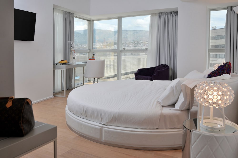 Athenaeum Grand Hotel 12/50
