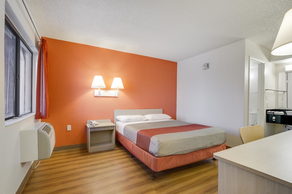 Motel6 Tempe, AZ - Broadway - ASU 31/63
