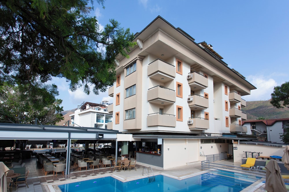 Greenmar Apartments 4/42
