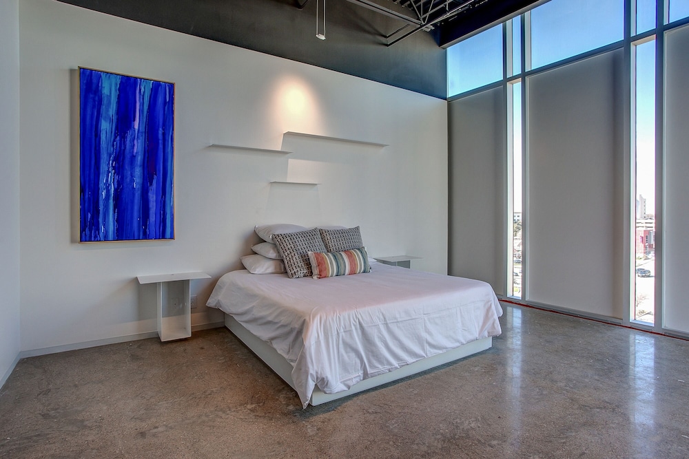 Hotel Revel 5/48