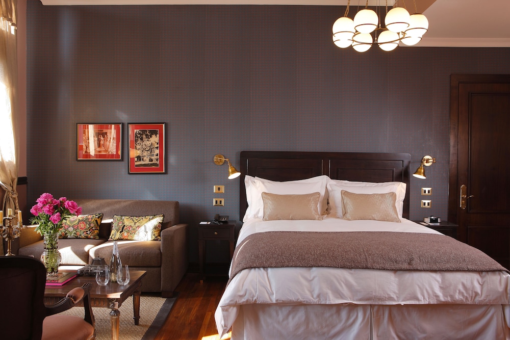SUPERIOR, SUITE, KING BED