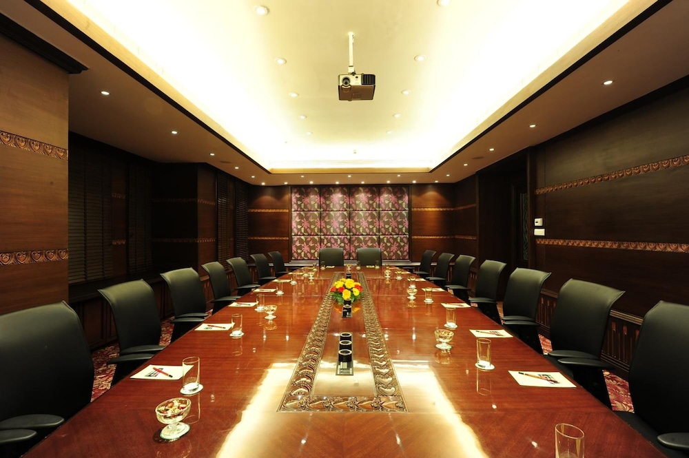 MAYFAIR Convention 29/37