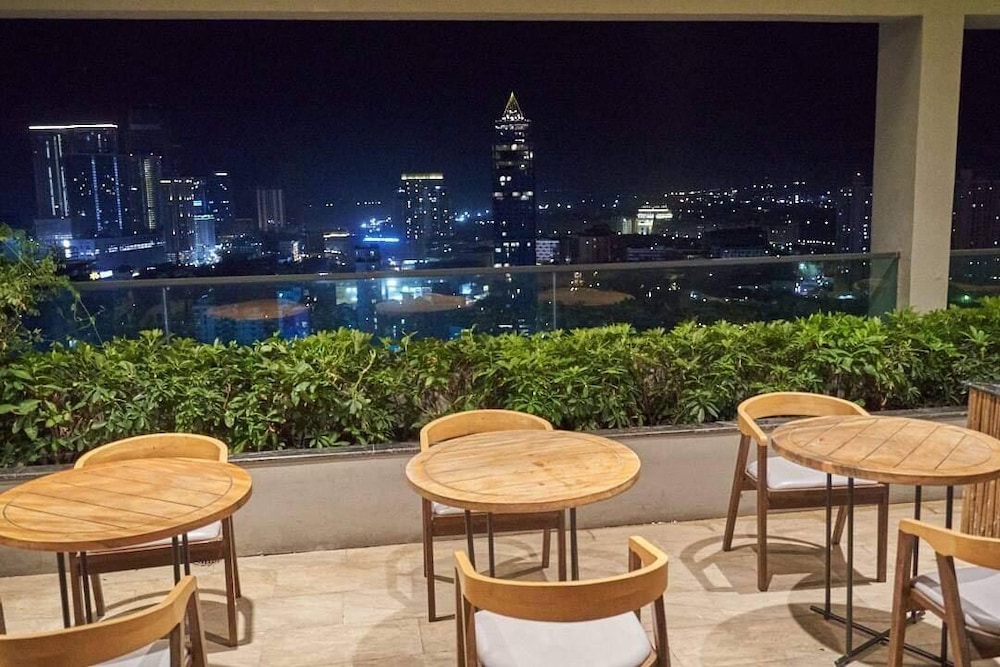 The View Serviced Residence 50/66