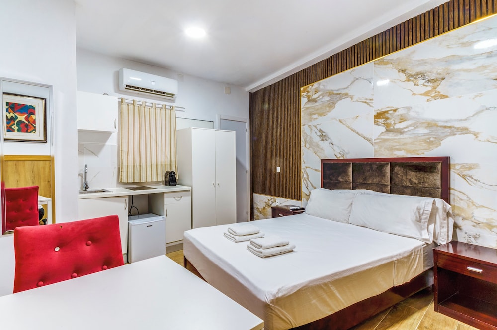 CLASSIC, STUDIO, DOUBLE BED