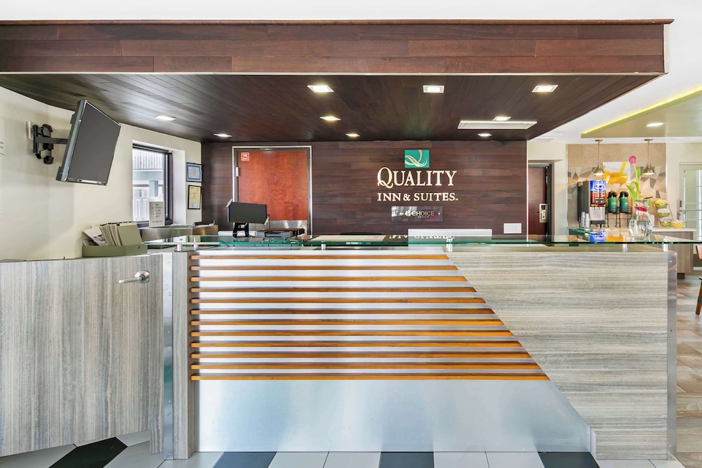 Lobby at Quality Inn & Suites Sacramento, SACRAMENTO - CA