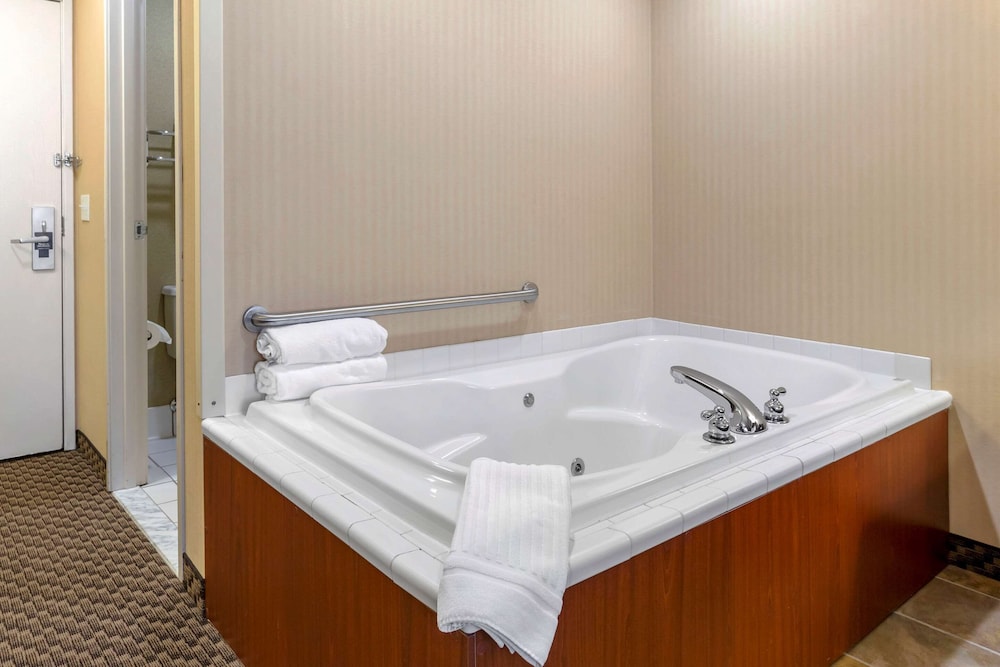Comfort Inn Traverse City 30/59