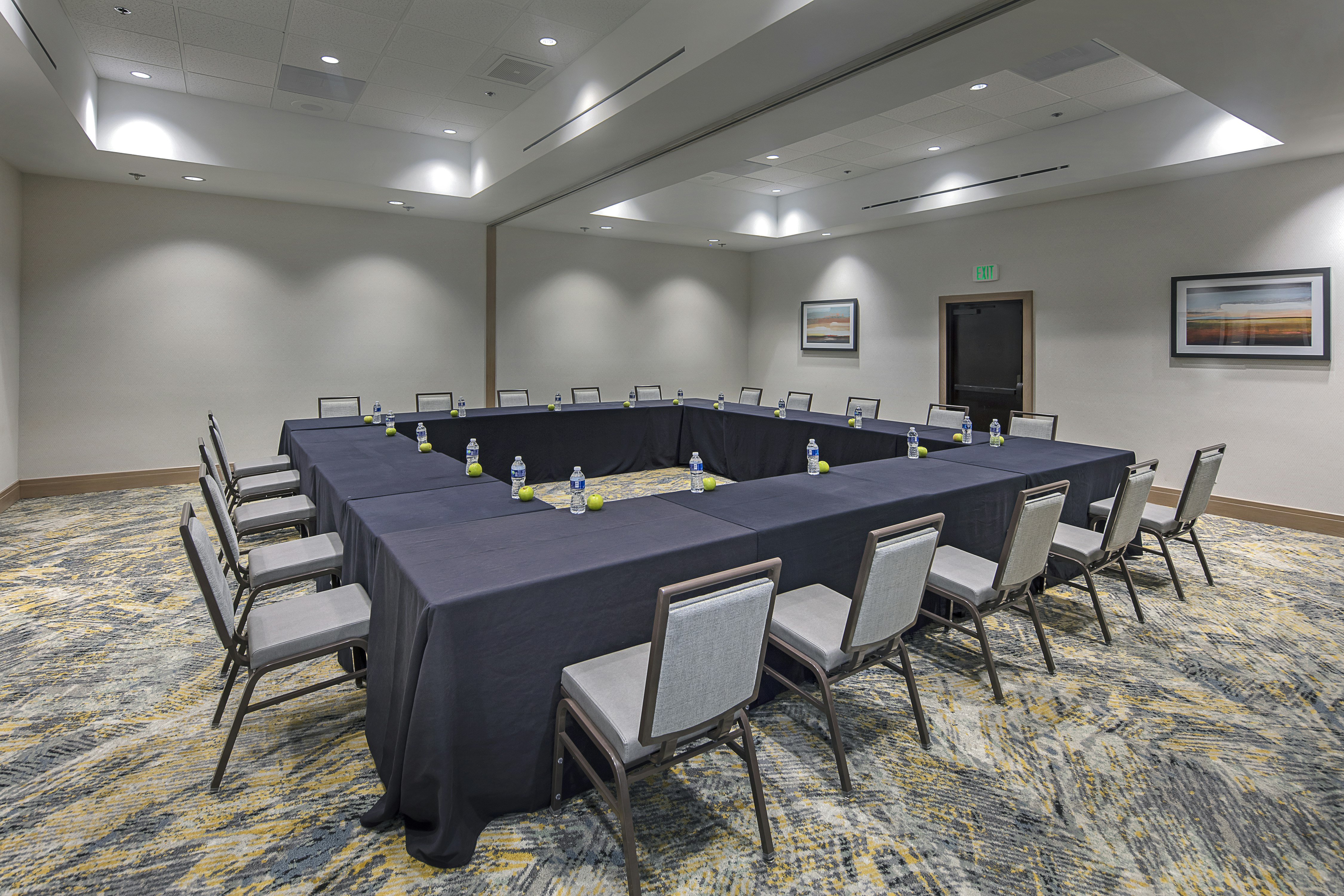 DoubleTree by Hilton Hotel Modesto 51/56