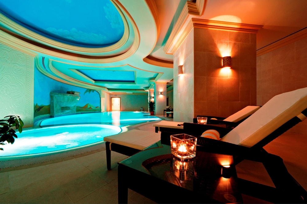 Magnum Hotel and Suites West Bay 33/54