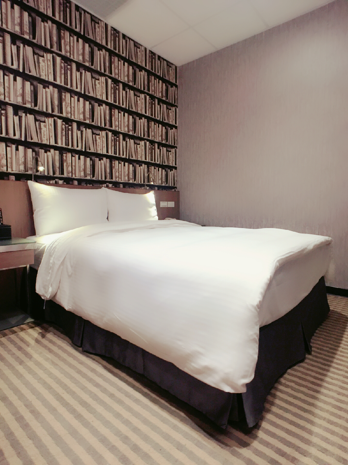Room, Double Bed, No Window