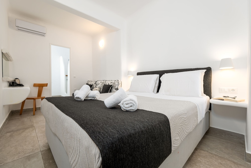 Suite, Queen Bed, Caldera View, Pool Front, Hot Tub