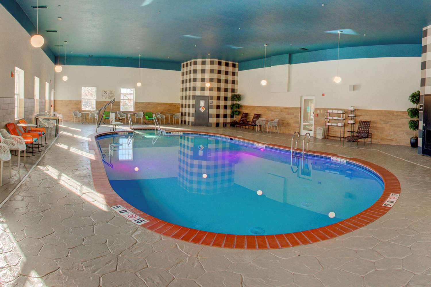 Comfort Suites Newport News Airport VA 25/46