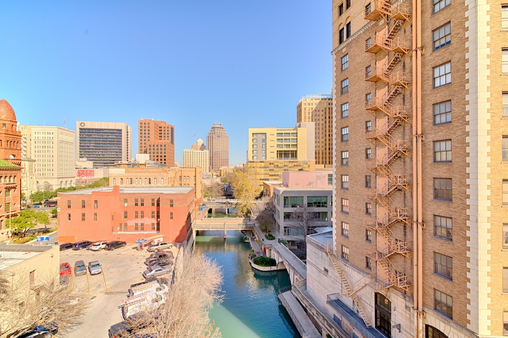 Riverwalk Plaza Hotel 44/50