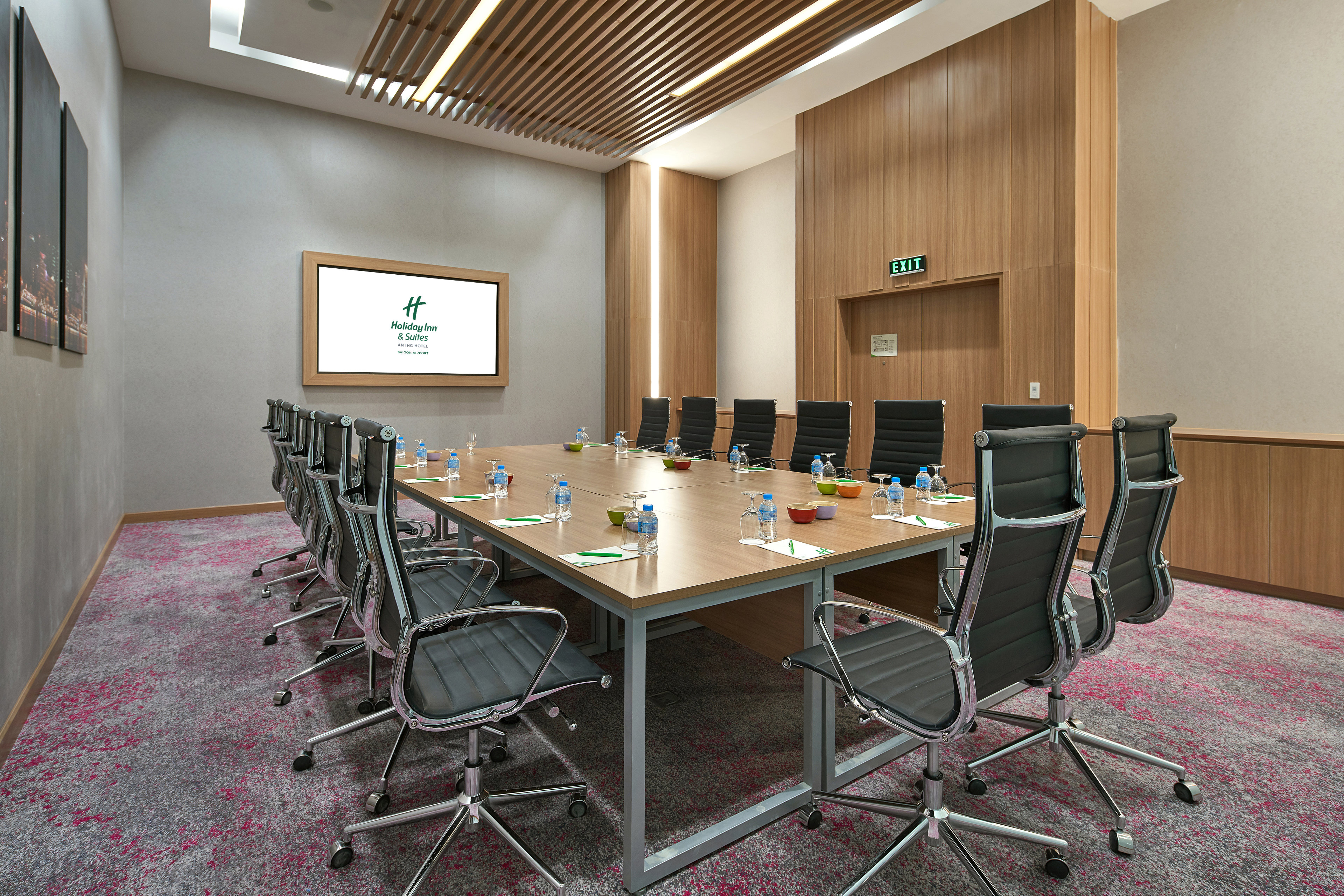 Holiday Inn & Suites Saigon Airport 35/50