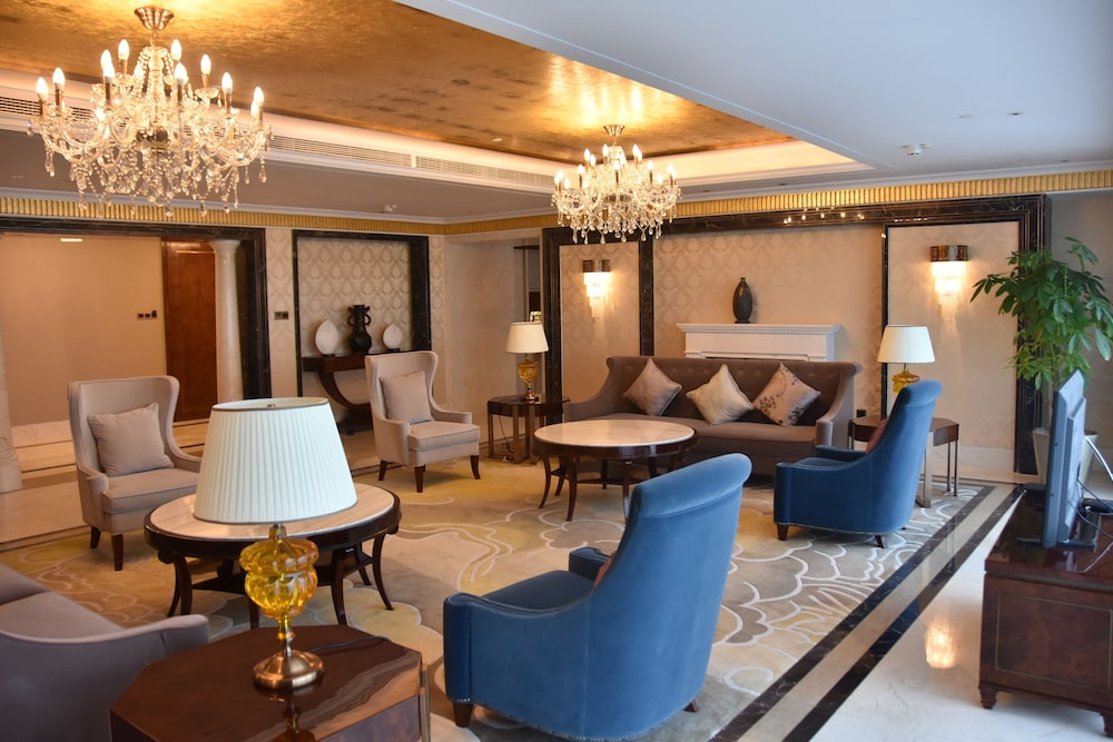 HILTON WUHAN RIVERSIDE 37/79