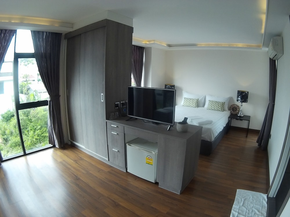 Fullrich Residence 8/32