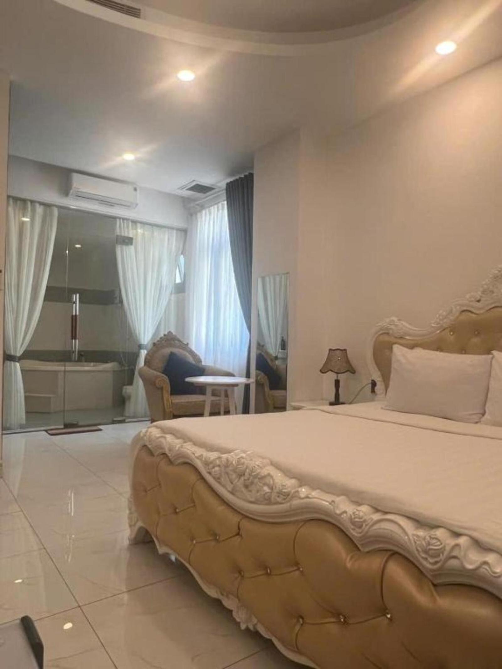 Semi Room, Superior, Semi Double Bed, City View، White Diamond Hotel - Airport 3/4