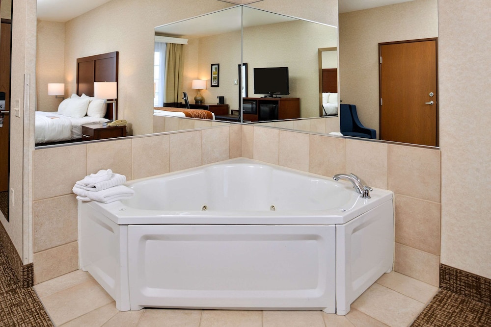 Comfort Inn And Suites Madison North 9/45