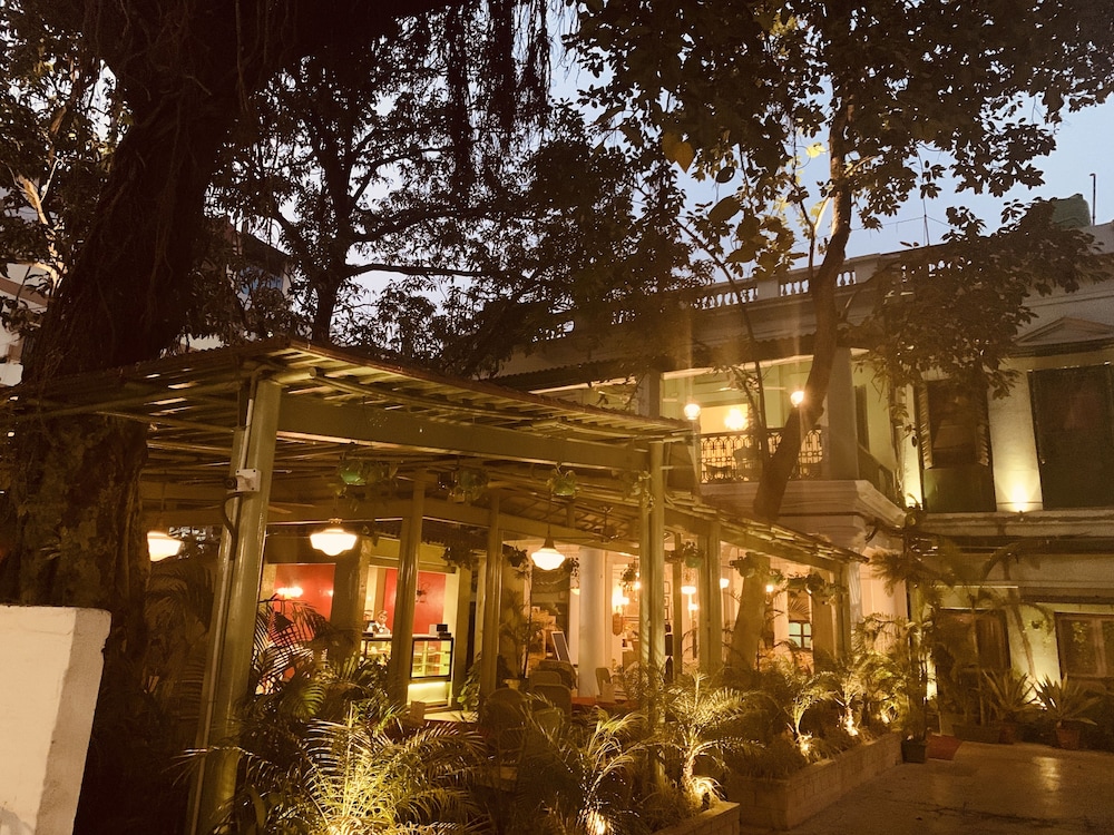 The Elgin Fairlawn Kolkata 7/60