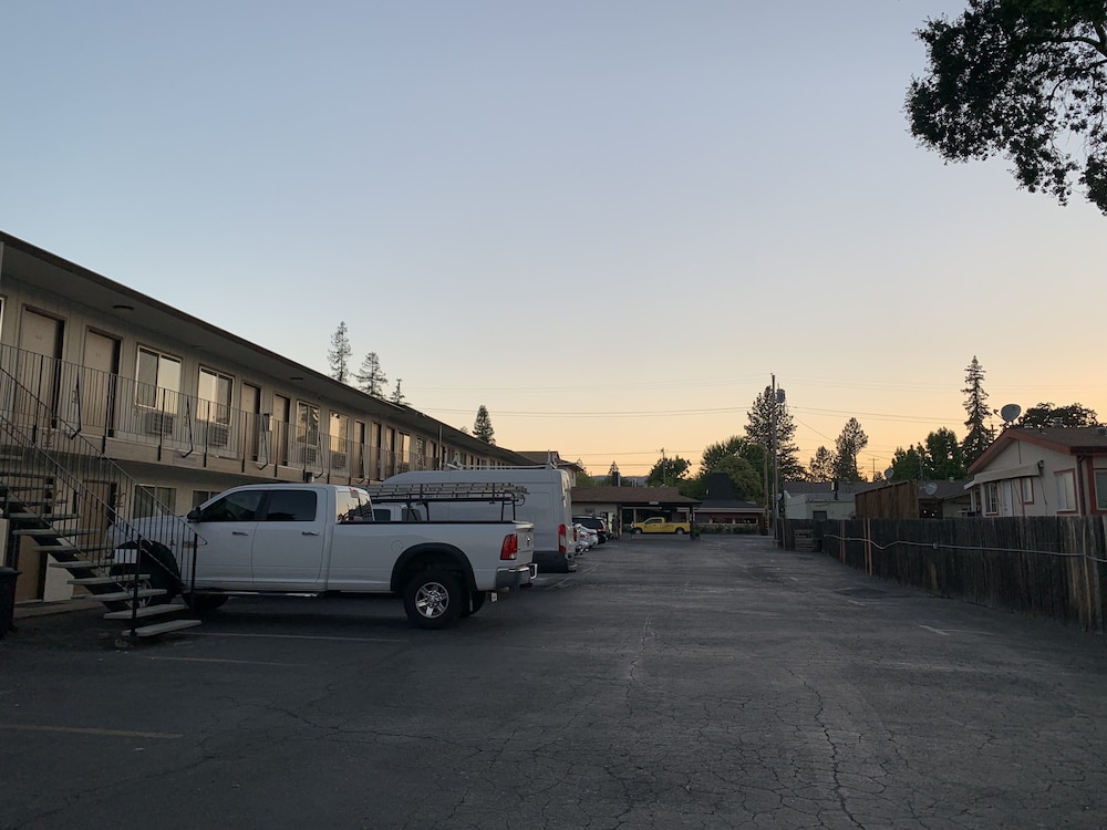 Regency Inn 32/37