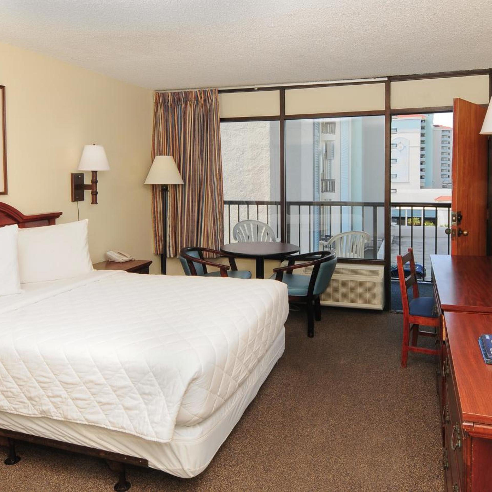 1 Bedroom, Efficiency, Queen Bed, Lateral Side Ocean View