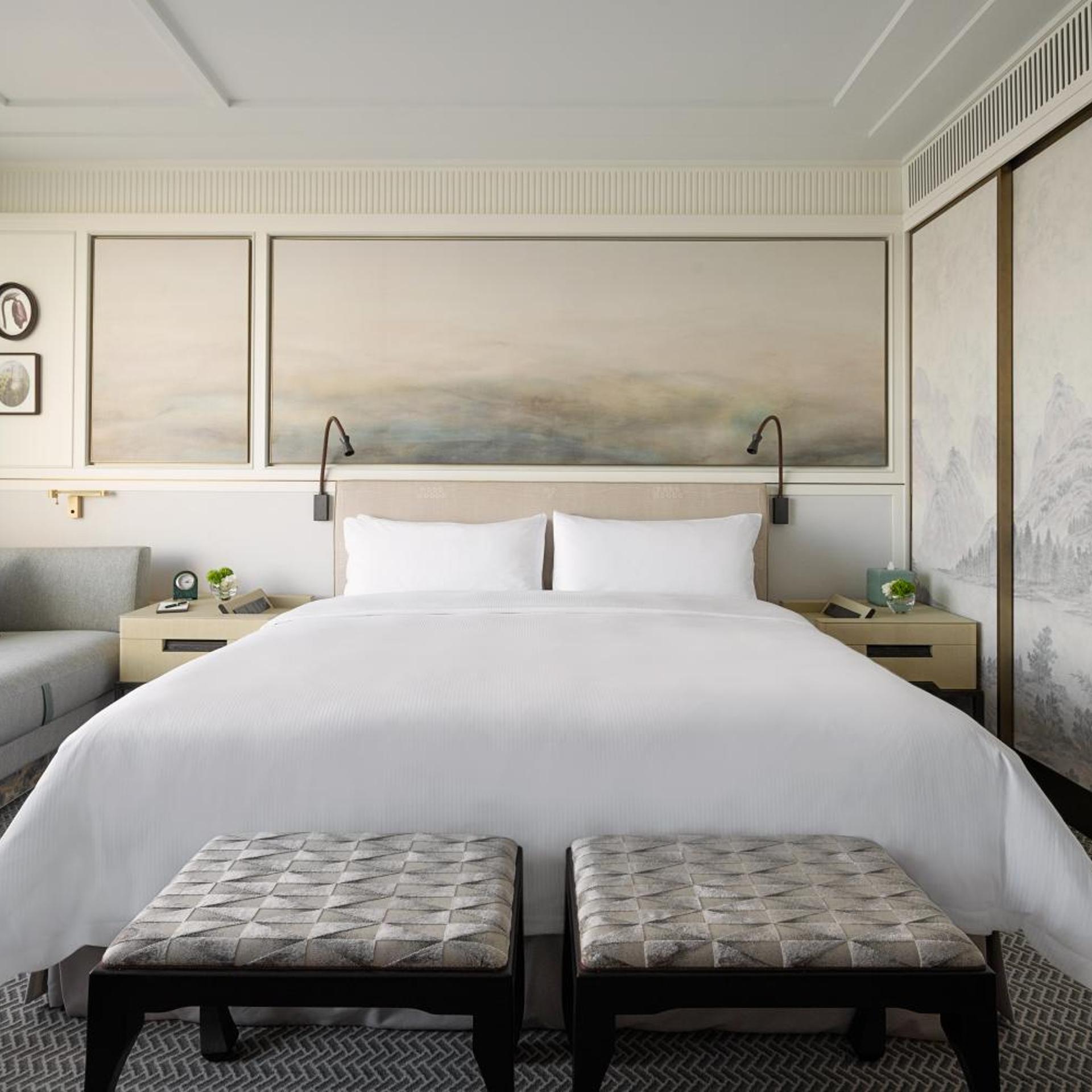 Shangri La, Island, King Bed, Harbour View