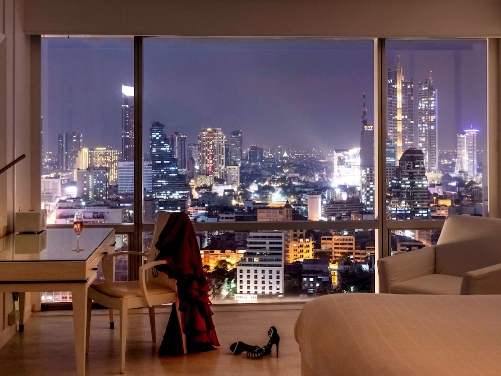 Pullman Bangkok Hotel G 63/75