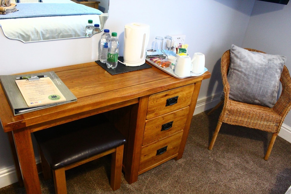 Pinewood B&amp;B 5/50