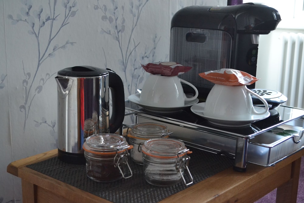 COED-Y-FRON GUEST HOUSE 16/30