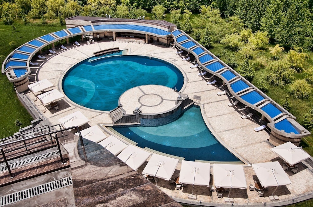 Multi Grand Hotel 58/68