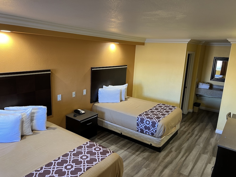 Industry Inn Amp Suites 15/60