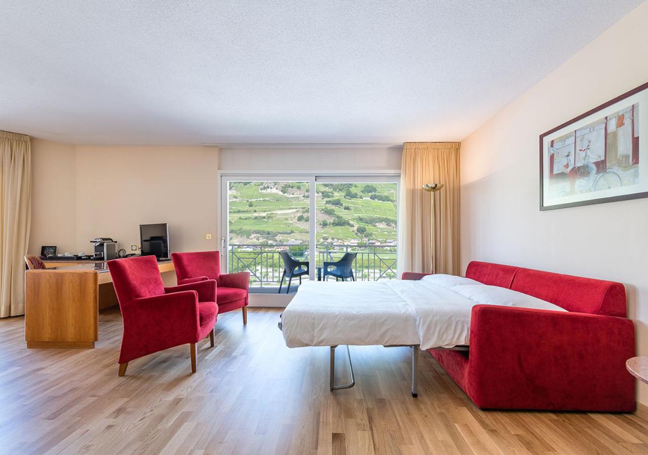 Family, Twin Beds, Sofa