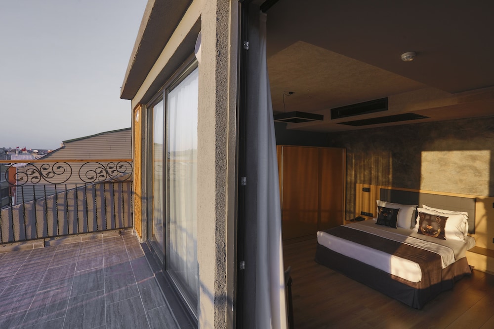 Redstone Hotel 27/30