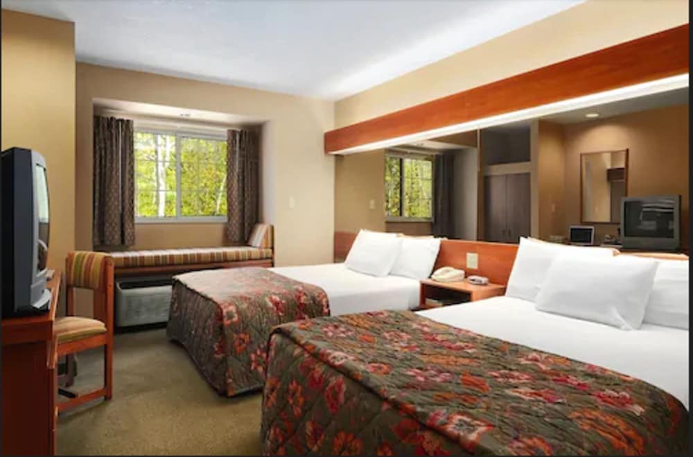 Microtel Inn By Wyndham Parry Sound 7/24