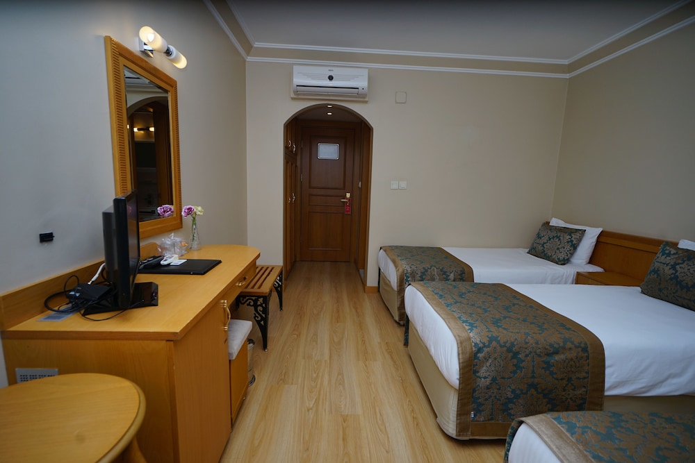 SIDONYA HOTEL 8/66