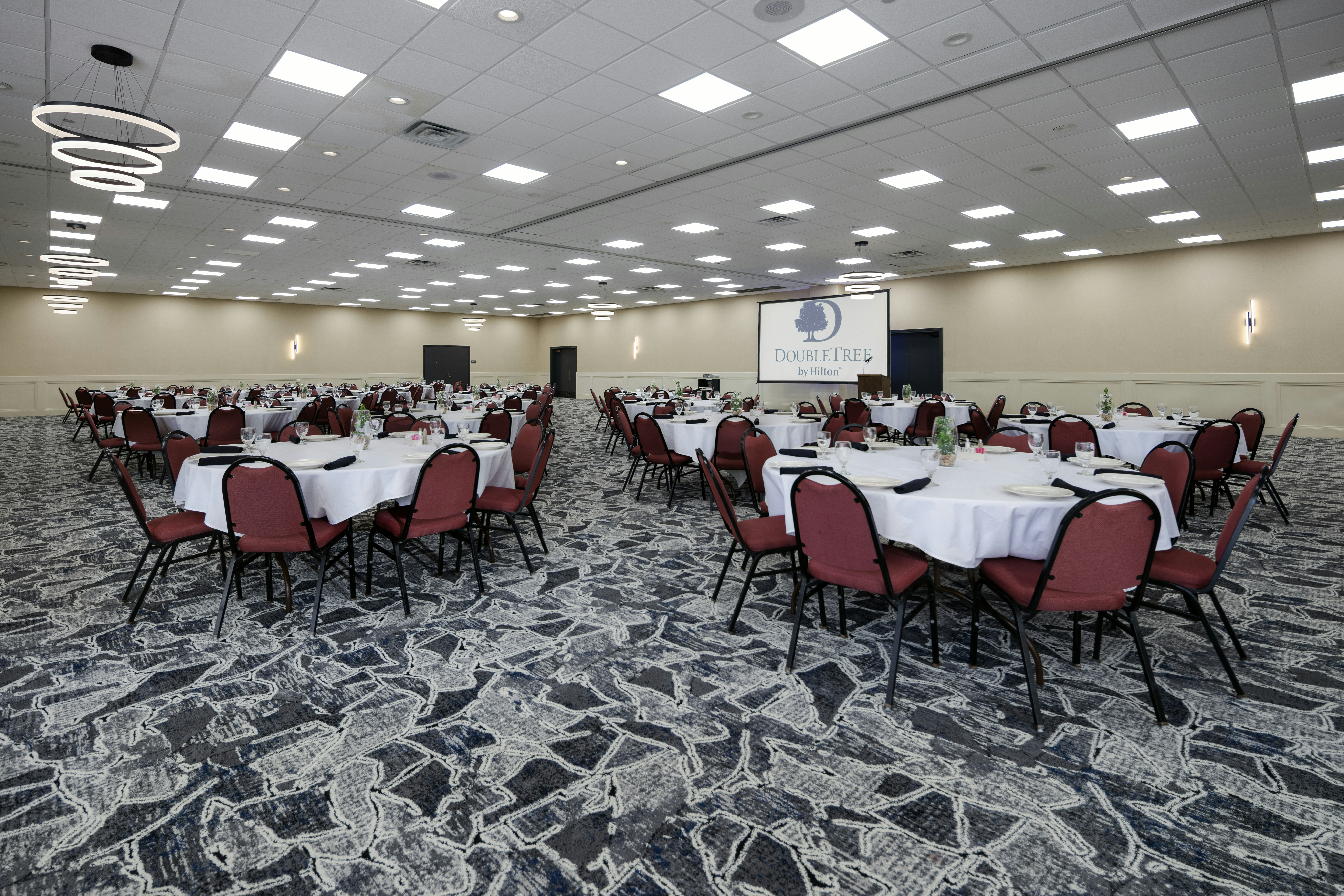 DoubleTree by Hilton Manhattan, KS 27/29