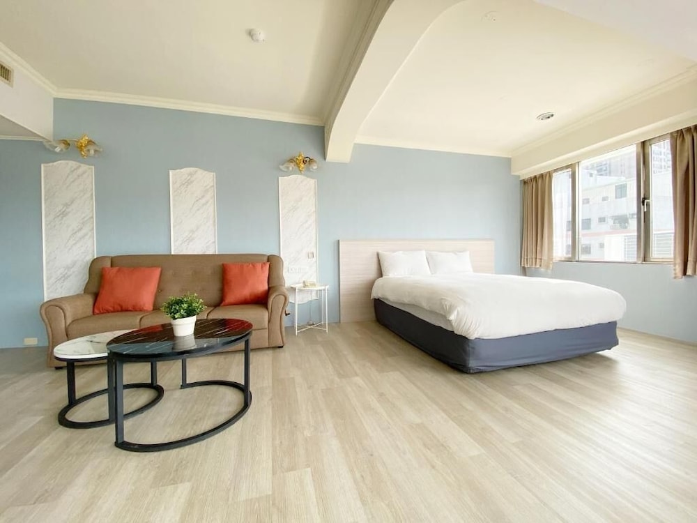 EXECUTIVE, SUITE