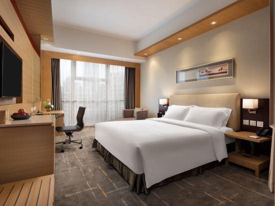 Superior, Queen Bed
