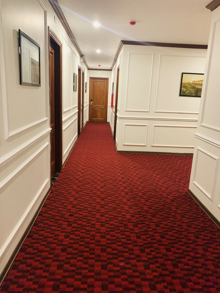 Paragon Noi Bai Hotel and Pool 4/49