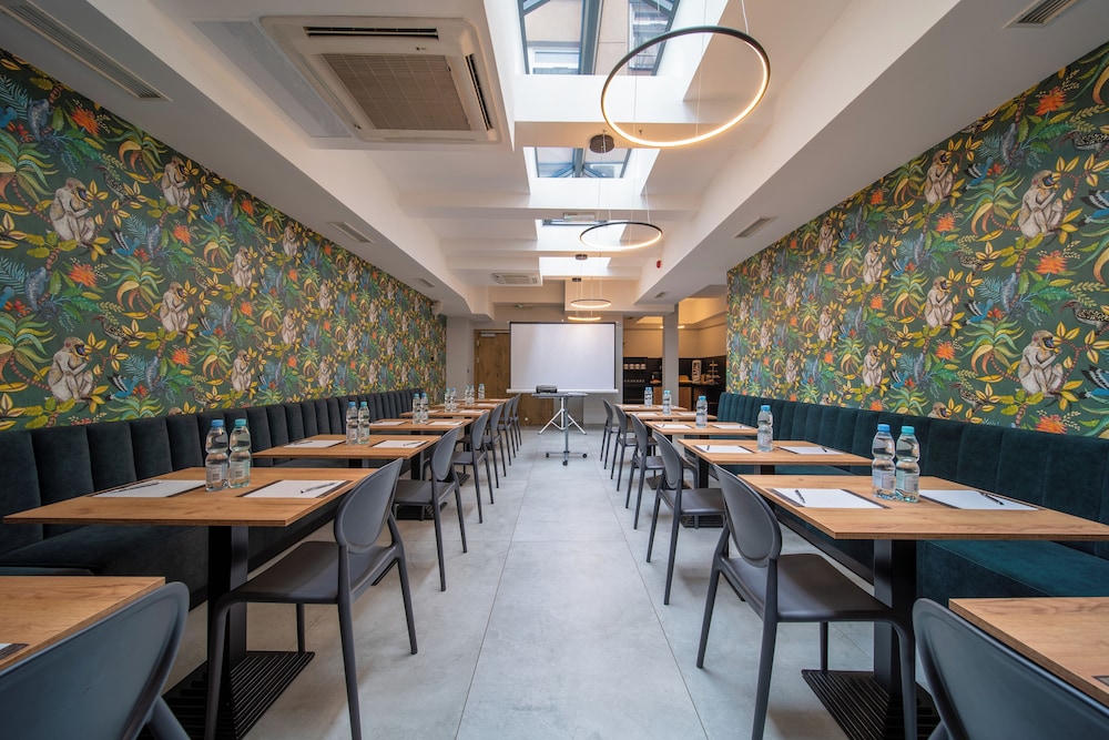 restaurant cafeteria