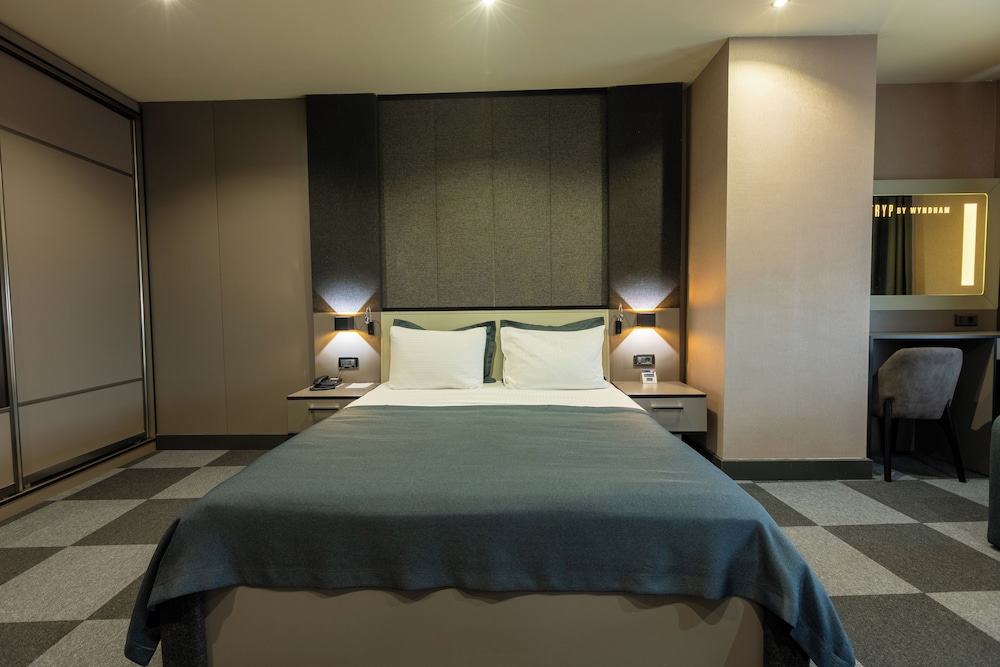 غرفة تنفيذية بسرير كينج بشرفة، Tryp By Wyndham Istanbul Sancaktepe 10/10