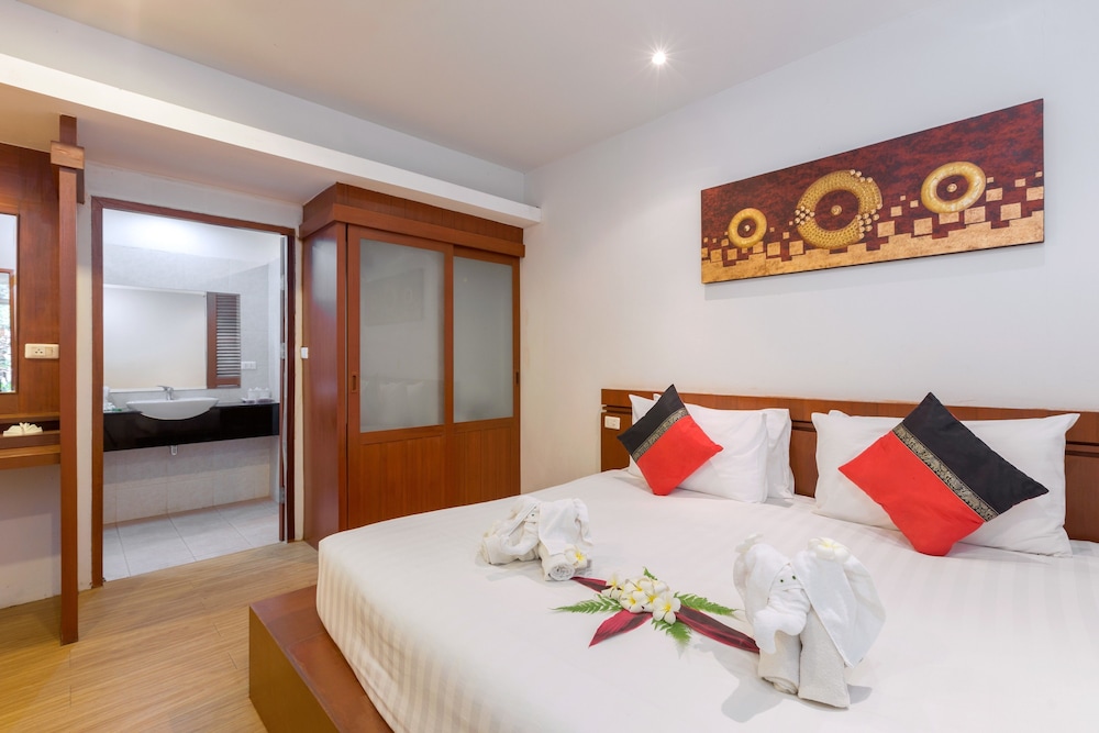 1 BEDROOM, SUITE, GARDEN VIEW