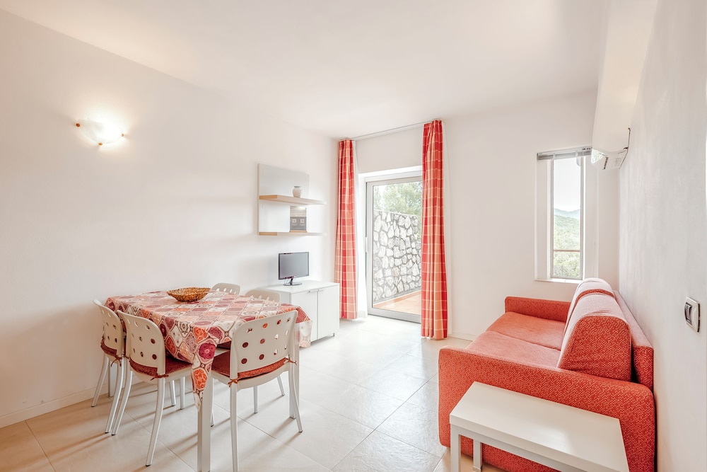 Elba Golf Apartments 36/62