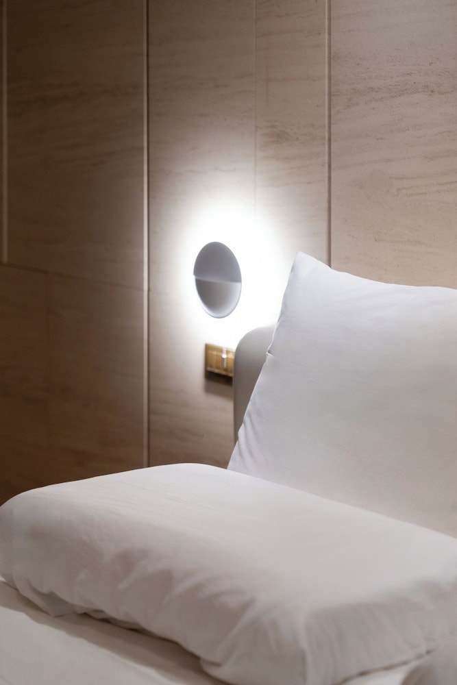 ELIENA Hotel 40/63